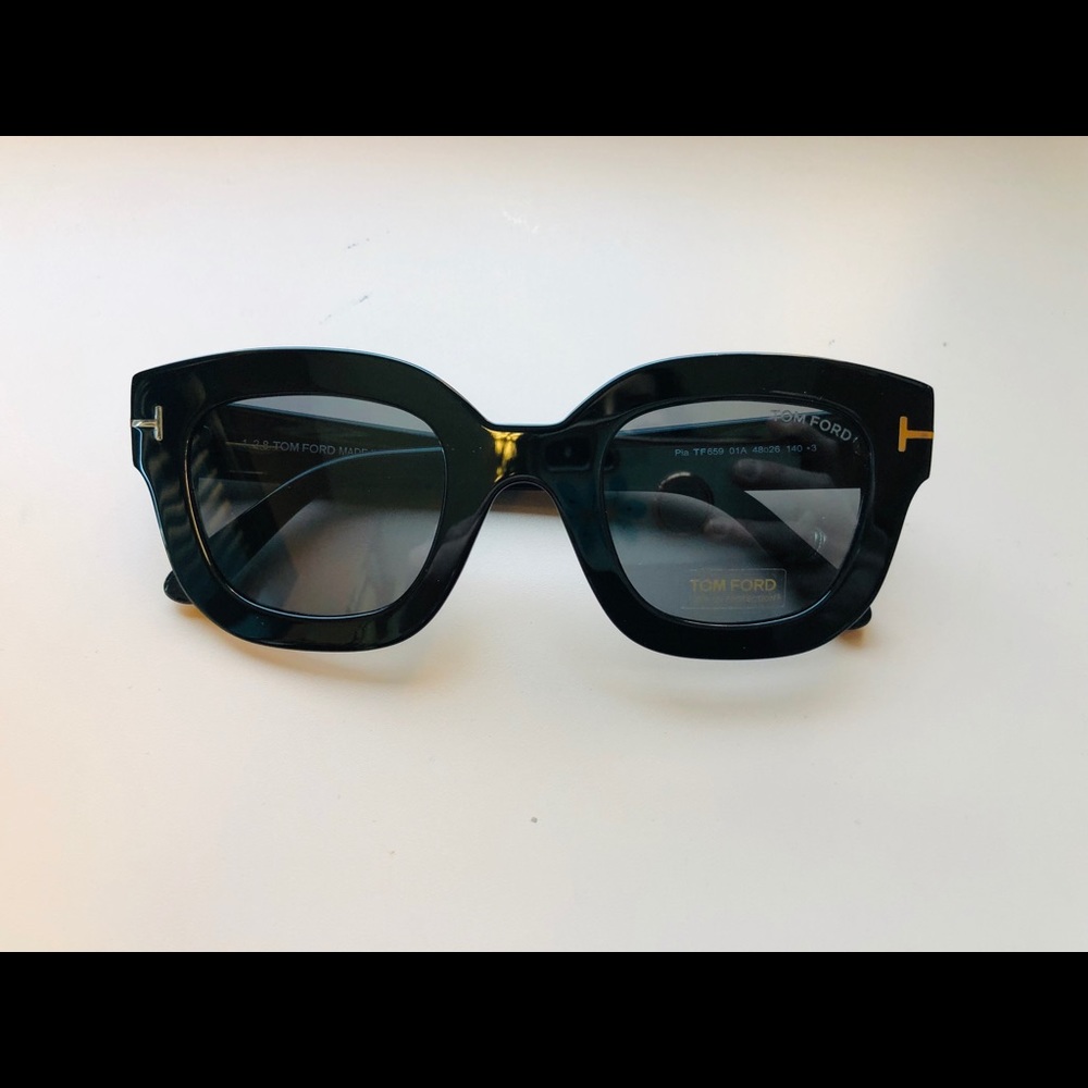Authentic Tom Ford FT0659 Pia Sunglass in Black